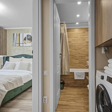 Awesome Apartment Bukares Bagian luar foto
