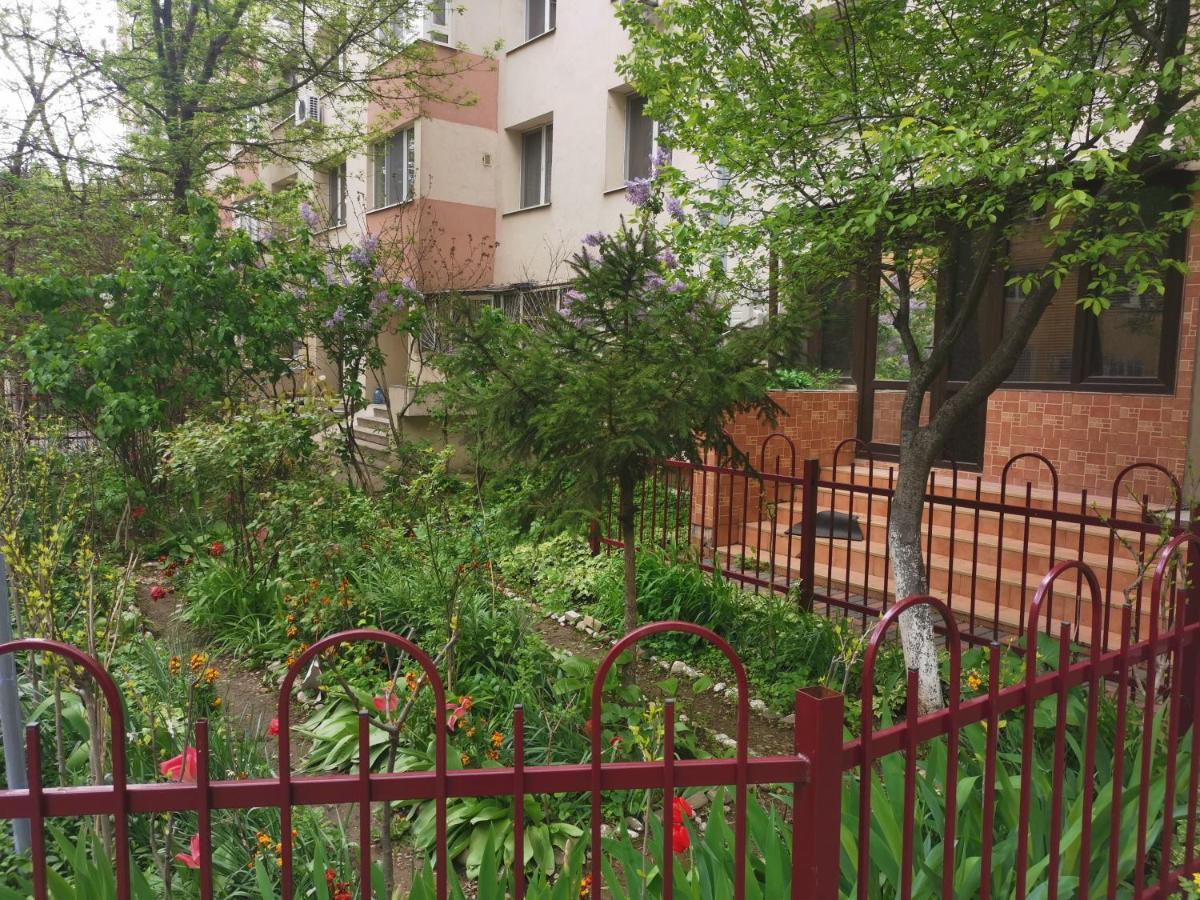 Awesome Apartment Bukares Bagian luar foto