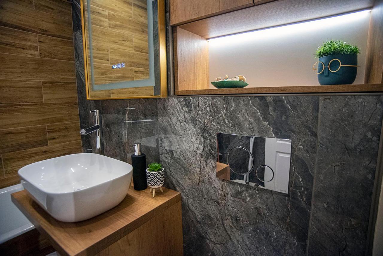 Awesome Apartment Bukares Bagian luar foto